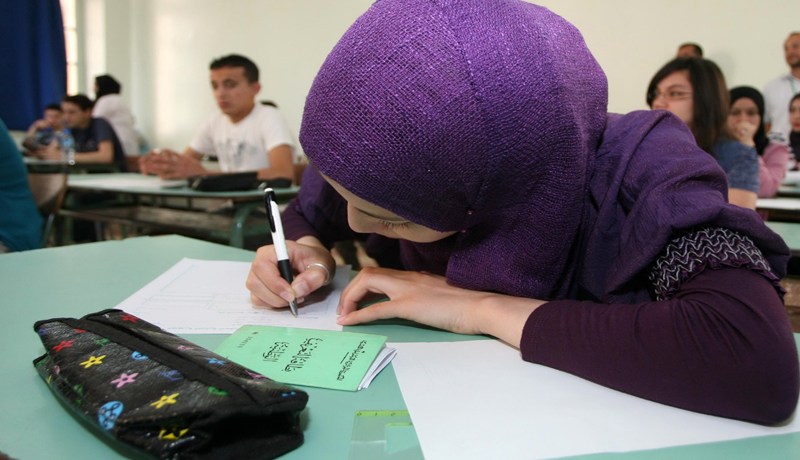صفحات على «الفايسبوك» تعلّم الجزائريين تقنيات الغش في الامتحانات