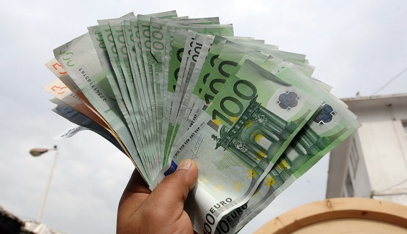 زوجة والي في نيجيريا تسخّر 3 أفارقة بمغنية لتهريب 6 ملايين أورو إلى الجزائر