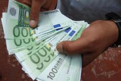 الجمارك تحجز 300 ألف أورو بمطار هواري بومدين أخفاها في ملابسه بمطار هواري بومدين