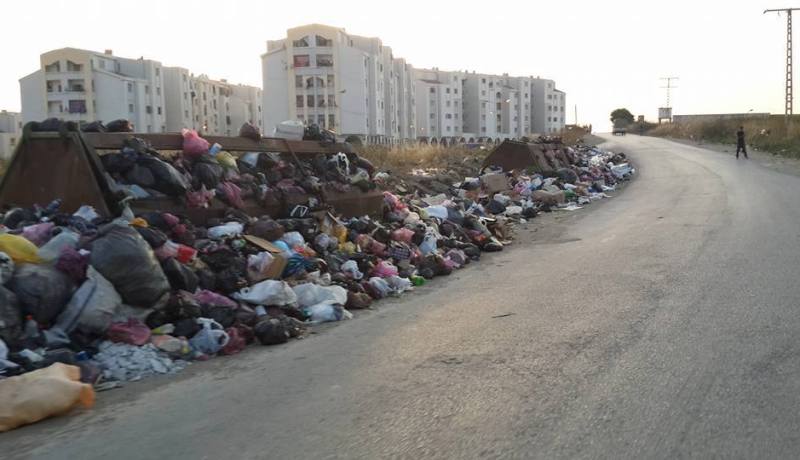 بالصور- النفايات تشوّه أحياء برج منايل