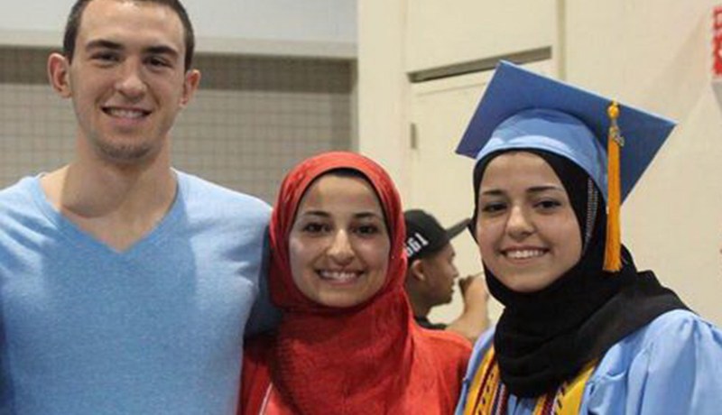 مقتل 3 طلبة مسلمين بأمريكا على يد أمريكي متطرف