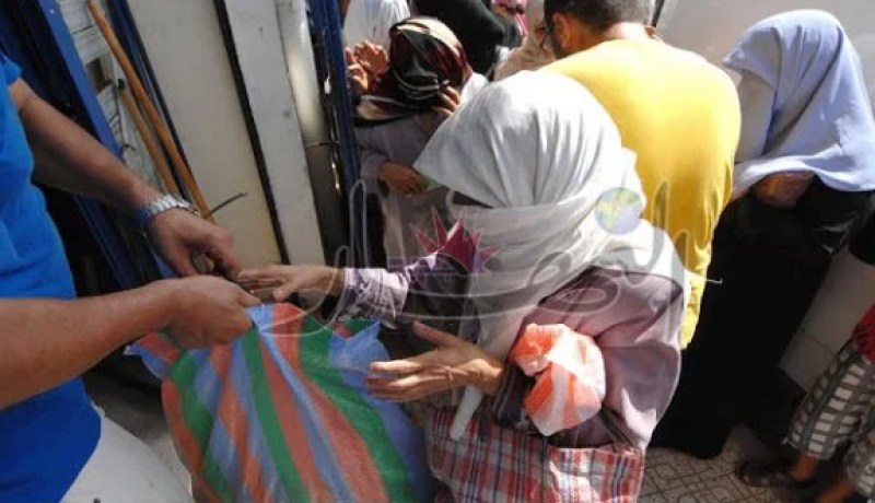 مواطنون يقتحمون مركز تخزين ويستولون على 300 قفة رمضان في الوادي