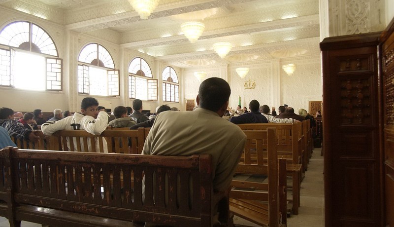 طالب جامعي يسحب أموالا من حساب سيدة مكفوفة بصكوك بريدية مزوّرة