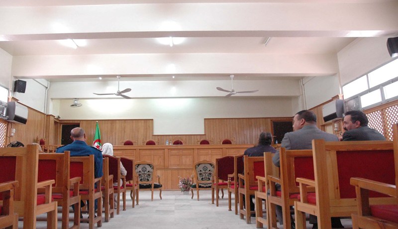 نصّاب ينتحل صفة جنرالات وزوجة الرئيس السوداني للاحتيال على مئات الضحايا في بسكرة
