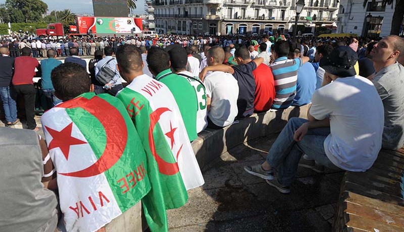 جدل فقهي حول إفطار رمضان وتفويت التراويح لمشاهدة مباريات المونديال