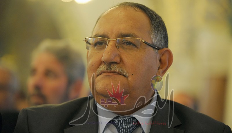 قاضي يبهدل الصينيين ومسؤولي وكالة الطرق السريعة في تلمسان