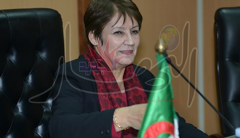 بن غبريت تستنجد بالأساتذة التابعين لـ UGTA لإنقاذ البكالوريا