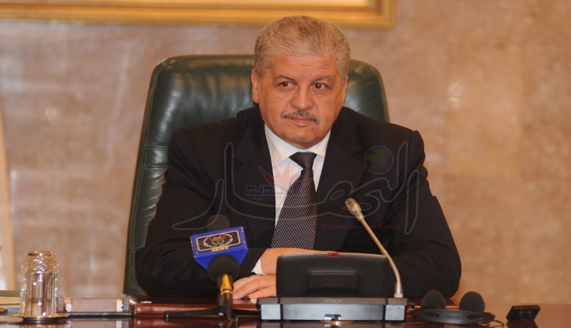 ''البجاويون'' يطالبون برحيل الوالي ويصفونه بـ''السارق'' أمام الوزير الأول