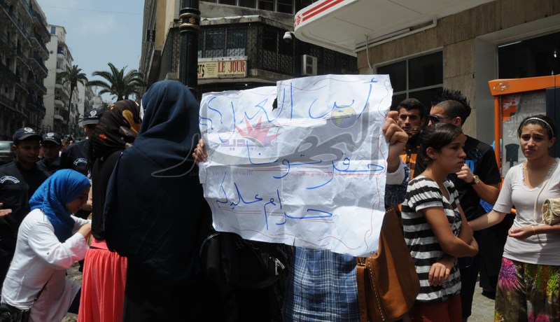 ''الشعب يريد رحيل بابا أحمد''