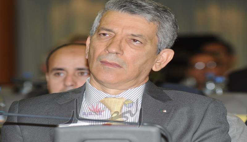 بابا أحمد يشرع في تنفيذ تهديداته للقضاء على ظاهرة الدروس الخصوصية