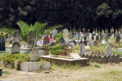 مسؤولون يتورطون في بيع أرض مقبرة لتشييد فيلات في فوكة بتيبازة