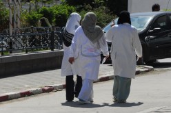 أطباء يعملـون بمبدأ كشـك متعدّد الخـدمات!