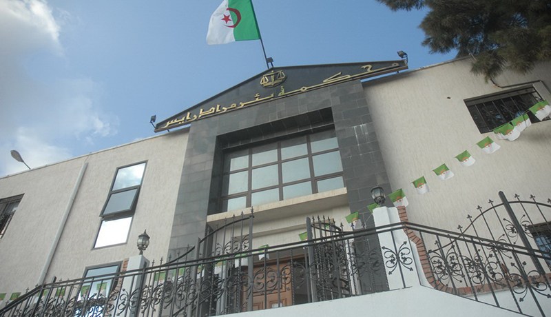 موظفة سابقة بوزارة الشباب والرياضة تتّهم رئيس تعاونية باقتحام منزلها في بن عكنون