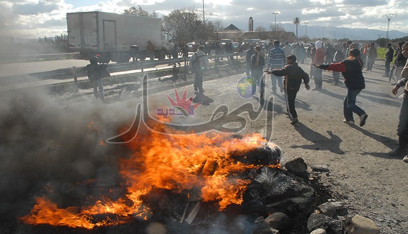مواطنون يحرقون سيارة بعد مصرع طفل في حادث مرور بزموري في بومرداس