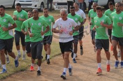 “الخضر” يستأنفون التدريبات بحصة استرجاع من دون كرات في ملعب سيّء