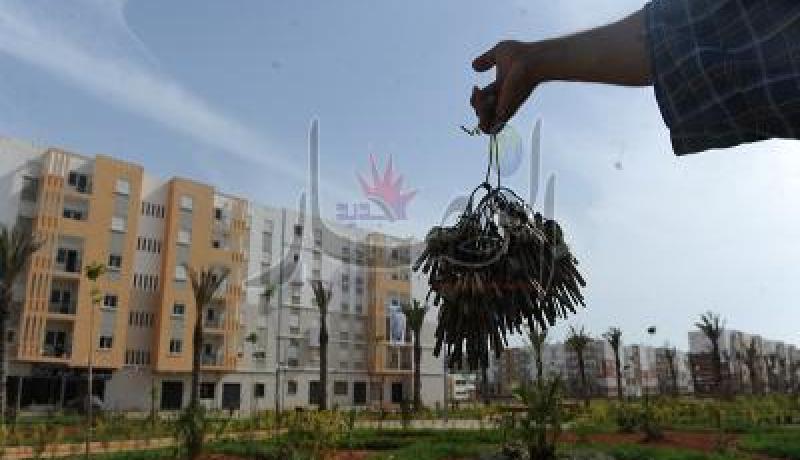 تبون:تسليم قرارات التخصيص المسبق لفائدة مكتتبي عدل 2 أواخر 2016