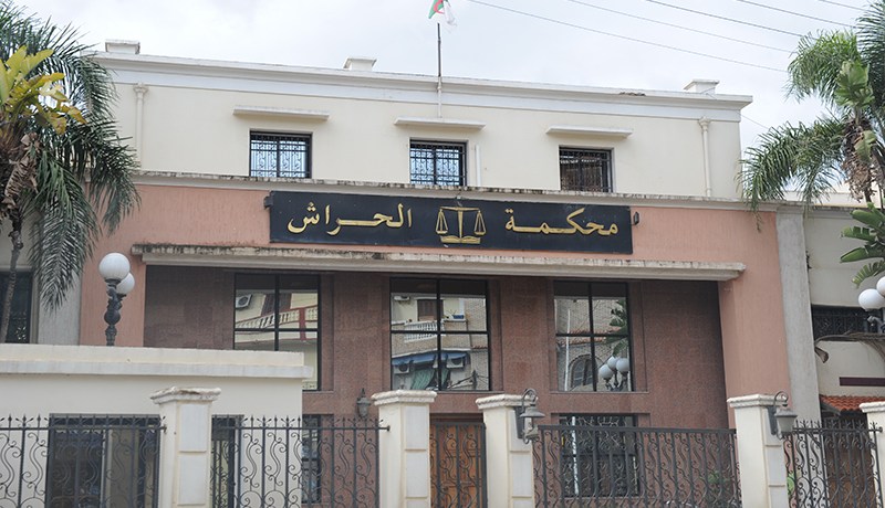 مغتربة بإسبانيا متهمة بصفع شرطي ونزع قبعته وشتمه رفقة صديقها في باب الزوار