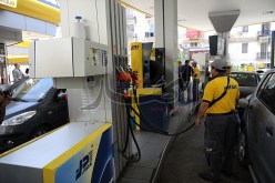 اشتباكات بين أصحاب السيارات والمسافرين بسبب نقص الوقود في غرداية