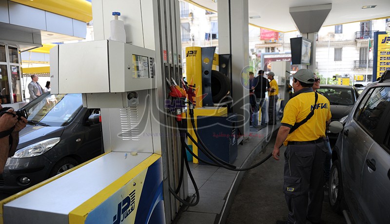 اشتباكات بين أصحاب السيارات والمسافرين بسبب نقص الوقود في غرداية