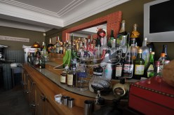 سلال يعلّق رخصة تحرير بيع الخمور