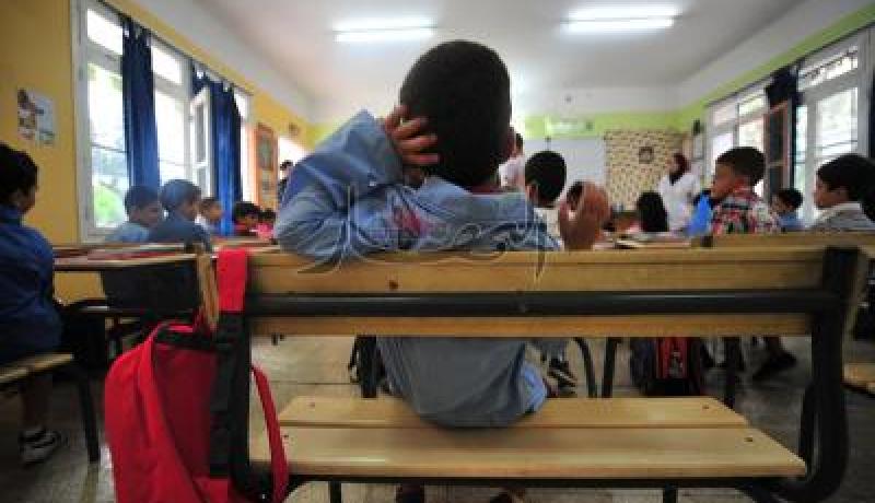 التلاميـذ غير ملزمين بارتداء مآزر ورديـة وزرقـاء