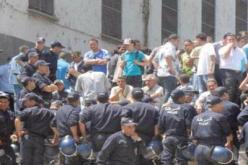 عمال وطلبة يحاصرون موكب وزير التعليم العالي ويمنعونه من دخول إقامة جامعية في تيزي وزو