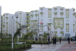 حراس وكلاب مدرّبة لحماية المساكن الجاهزة من اقتحام الغرباء