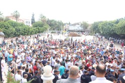 سكان القليعة يتظاهرون في الشارع ضد انعدام الأمن وسيطرة العصابات على المدينة