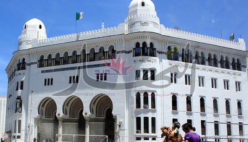 مديرية بريد الجزائر تقاضي 5 إطارات ومقاولين بتهمة الفساد