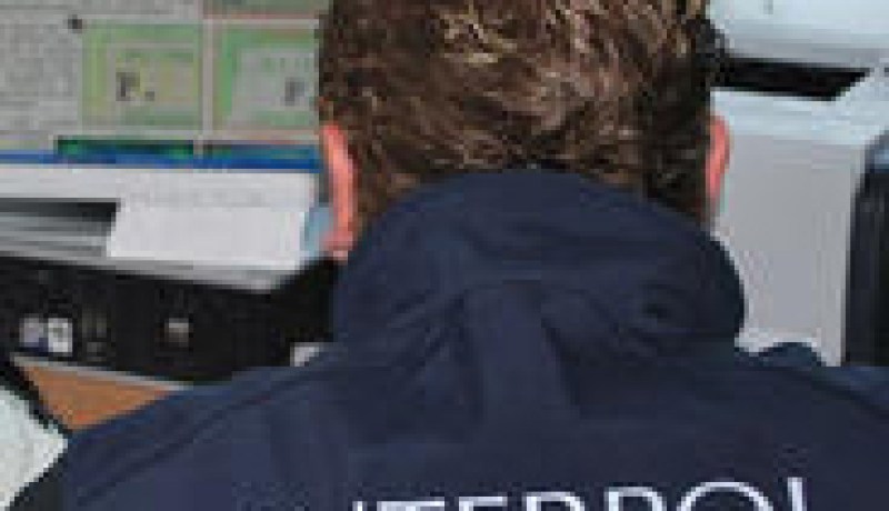 ينتحل هوية مسؤول الأنتربول ليحتال على مقاولين بمشاريع وهمية ضخمة