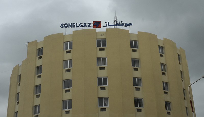 فلاحو بن ڤشة يغلقون مقر سونلغاز في الوادي