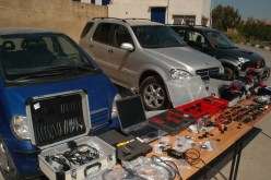 تفكيك شبكة لسرقة سيارات «بورش» و«أودي» غرب العاصمـة