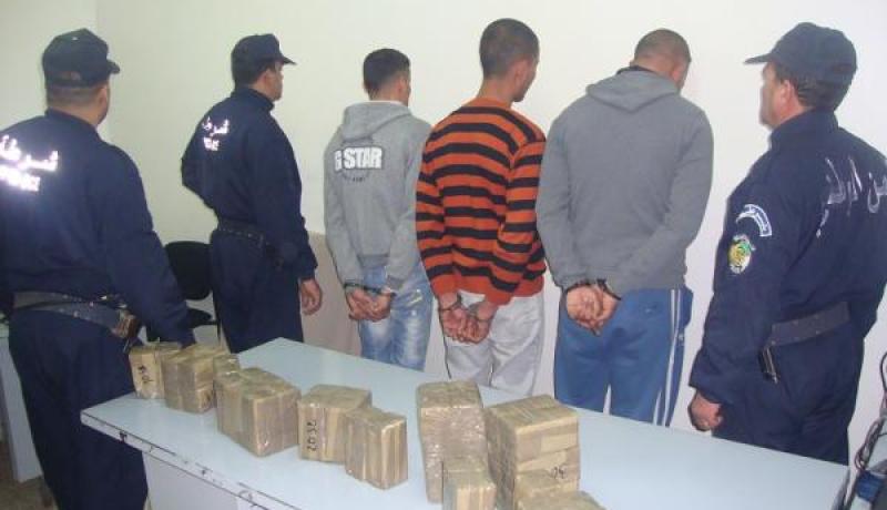 الإطاحة وحجز أكثر من 51 كلغ من الكيف المعالج بوهران