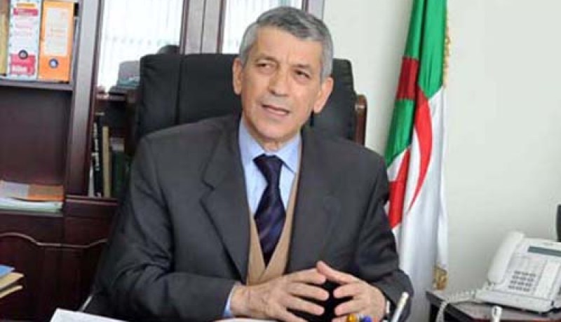 بابا احمد: ''تعويض العمال المهنيين ورفع تفويضات تصحيح أوراق الامتحان في باك 2013''