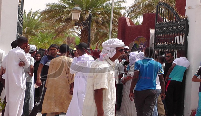 مواطنون يقتحمون مكتب ''المير'' ويغلقون الطرقات في أدرار