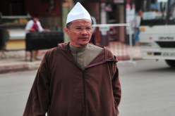 علي بـن حاج يتظاهر أمام المجلـس الدستـوري