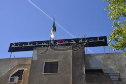 شيخ يكسر يد منتخب داخل مقر بلدية جسر قسنطينة بعصا بسبب «نظرة»