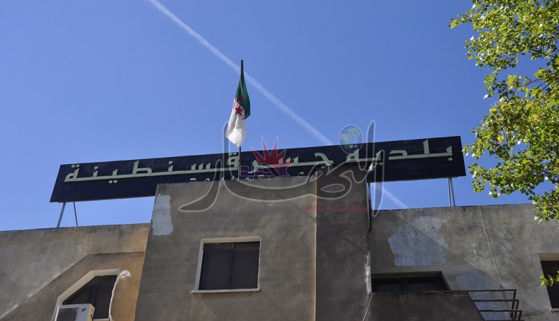 شيخ يكسر يد منتخب داخل مقر بلدية جسر قسنطينة بعصا بسبب «نظرة»
