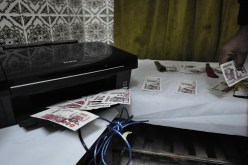 3 أشخاص من ورڤلة ورعـية مالي متّهمون بحيازة معدات لتزوير النقود في باب الزوار