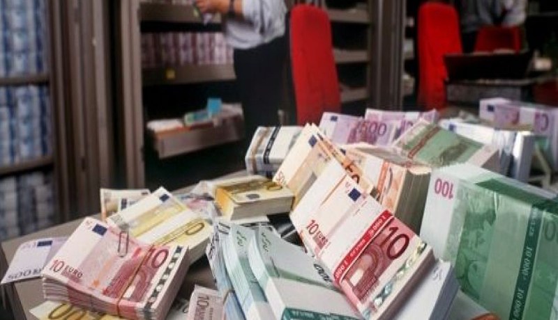 440 جزائري يمتلكون 671 مليون دولار في حسابات سرية بسويسرا