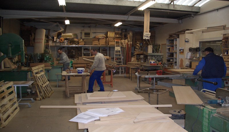 المؤسسات الاقتصادية بالجزائر تشغّل يد عاملة غير مؤهلة