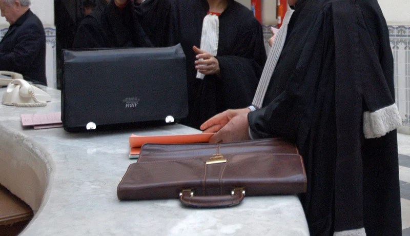 الإطاحة بمحامٍ مزيّف احتال على متقاضين في سطيف