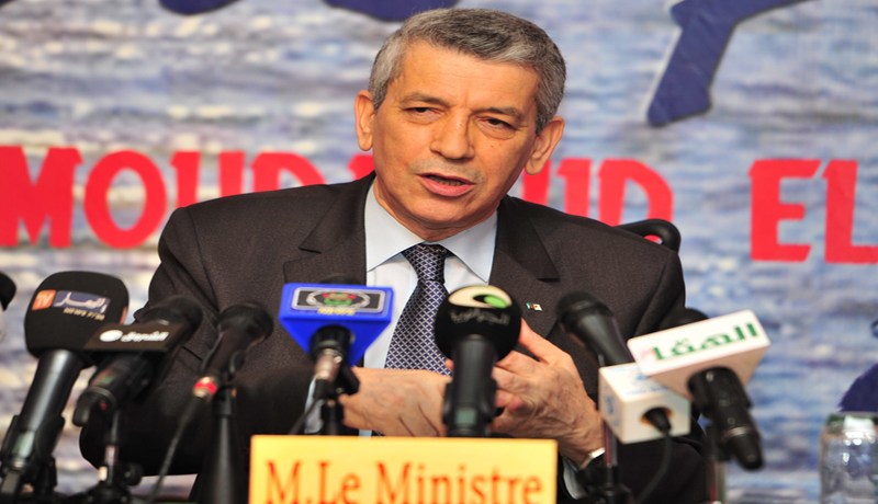 بابا أحمد .. عين على الإضراب وعين على العتبة