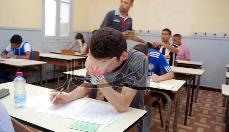 الطرد لكل تلميذ بحوزته هاتف نقال في امتحانات ''الباك''