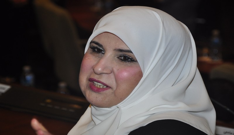 العدالة تستدعي أسماء بن قادة للتحقيق في مقتل طفل بسيارة البرلمان في شوفالي