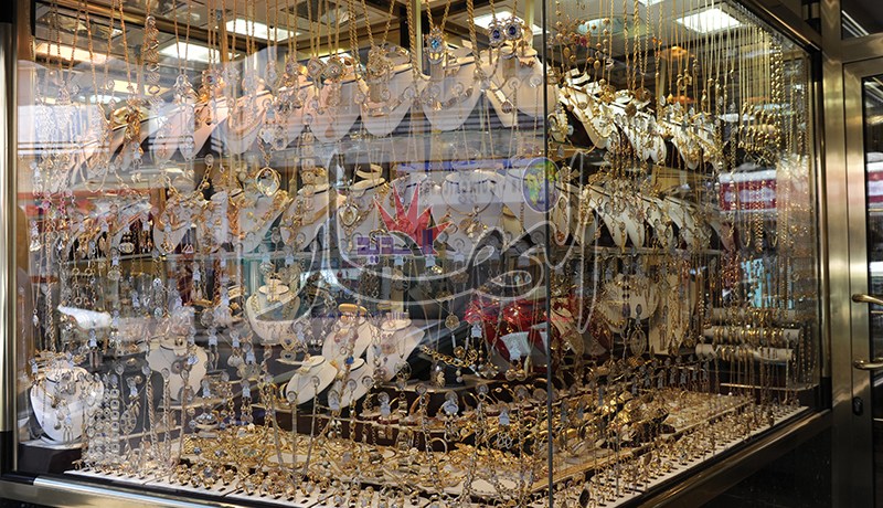 الحكومة تجمّّـد اسـتيراد الذهب