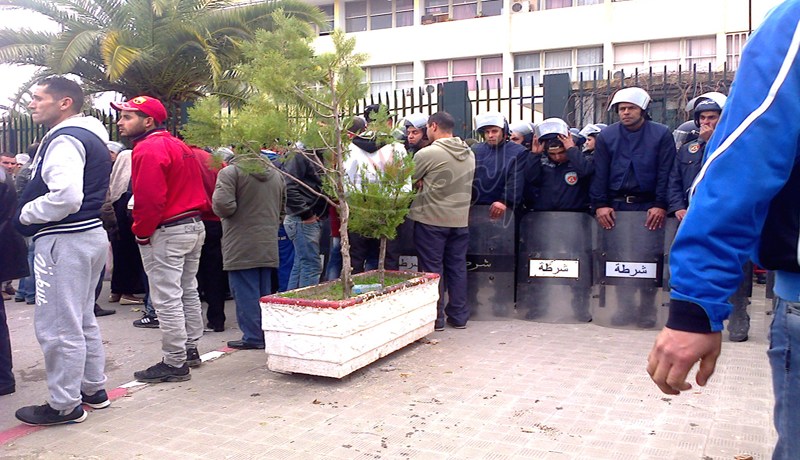 5 جرحى منهم 3 أعوان شرطة و18 موقوفا أثناء محاولة اقتحام مقر دائرة البليدة