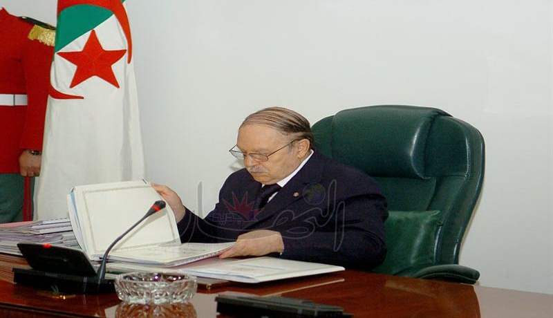 بوتفليقة ينظر في المشروع التمهيدي لتعديل الدستور