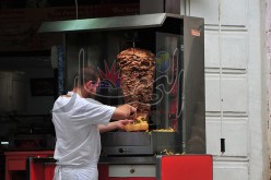 إحباط محاولة لإغراق العاصمة بـ123 قنطار من الشاورما الفاسدة