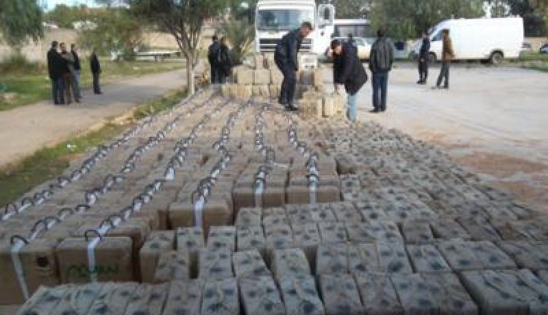 جمارك مغنية تحجز أزيد من 17 قنطارا من الكيف تحمل اسم الملك محمد السادس